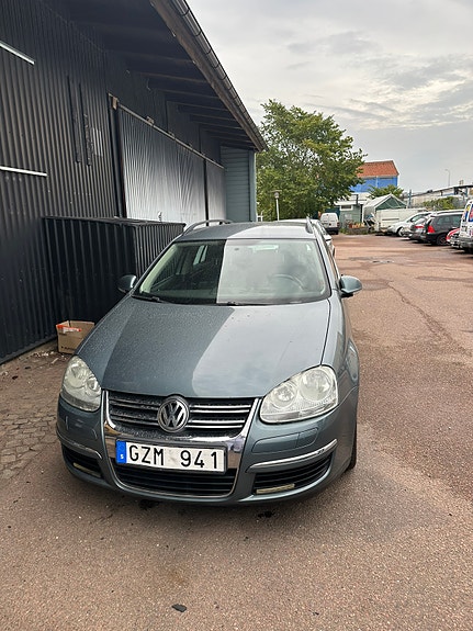 Volkswagen Golf V 2 of 8