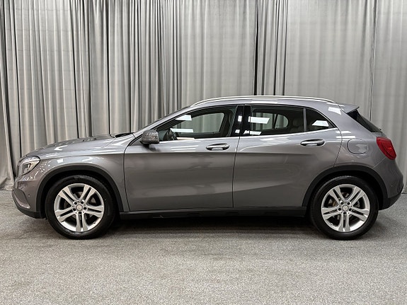 Mercedes-Benz GLA220 d 2 of 14