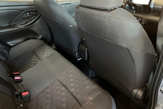 Toyota Yaris 7 of 20