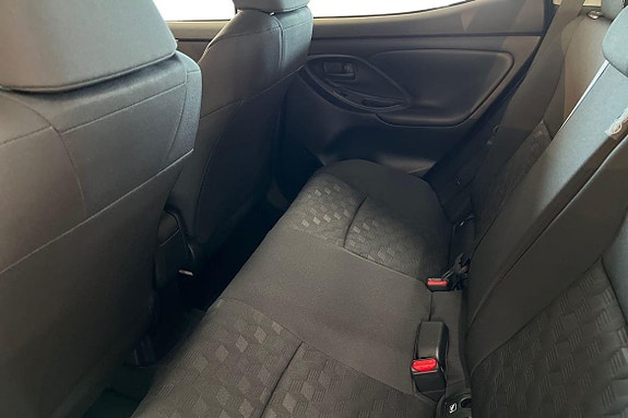 Toyota Yaris 11 of 20