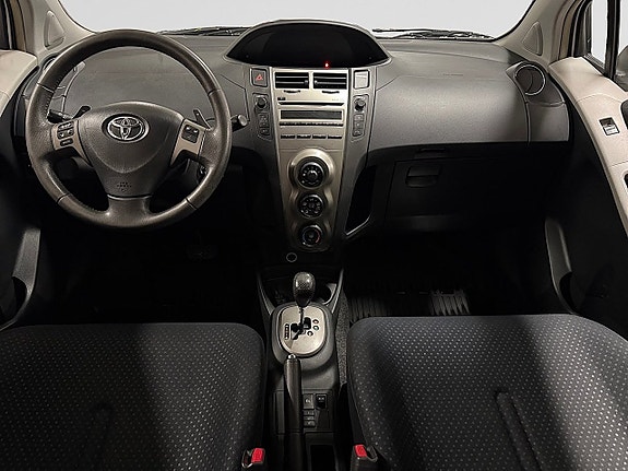 Toyota Yaris 11 of 21