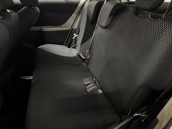 Toyota Yaris 19 of 21