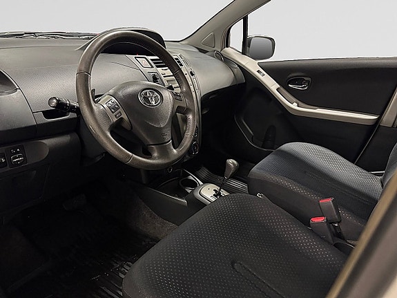 Toyota Yaris 10 of 21