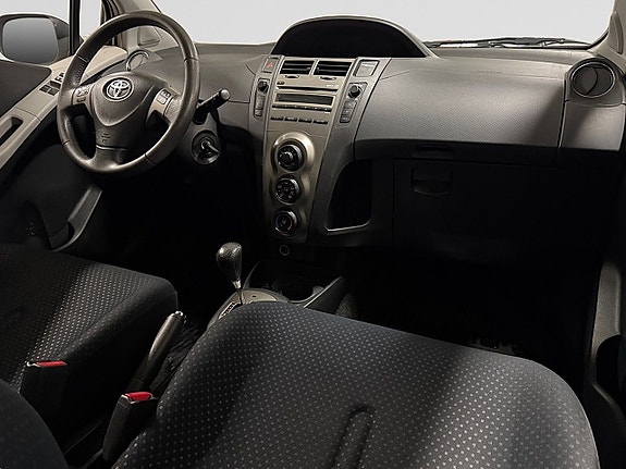Toyota Yaris 12 of 21