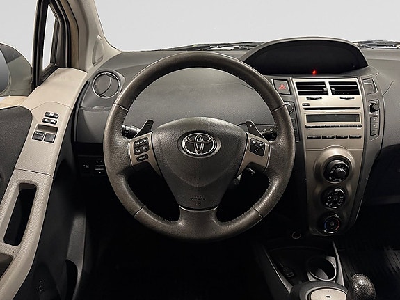 Toyota Yaris 13 of 21