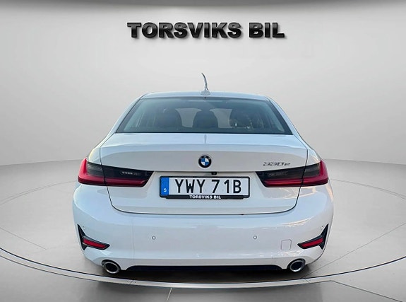 BMW 330e 5 of 20