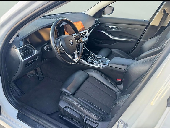 BMW 330e 11 of 20
