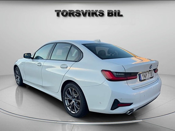 BMW 330e 4 of 20