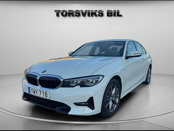 BMW 330e 2 of 20