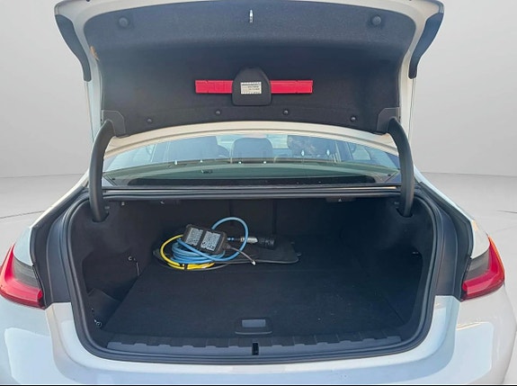 BMW 330e 19 of 20