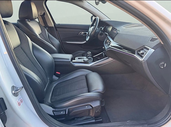 BMW 330e 14 of 20