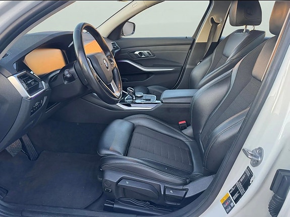BMW 330e 12 of 20