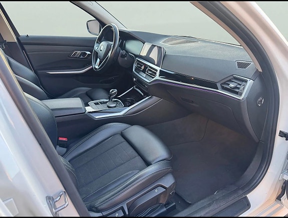 BMW 330e 13 of 20