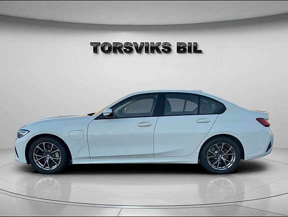 BMW 330e 3 of 20