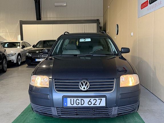 Volkswagen Passat 2 of 16