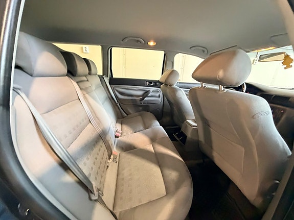 Volkswagen Passat 6 of 16