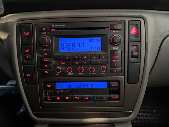 Volkswagen Passat 11 of 16