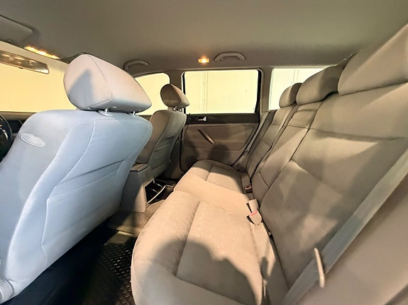 Volkswagen Passat 8 of 16