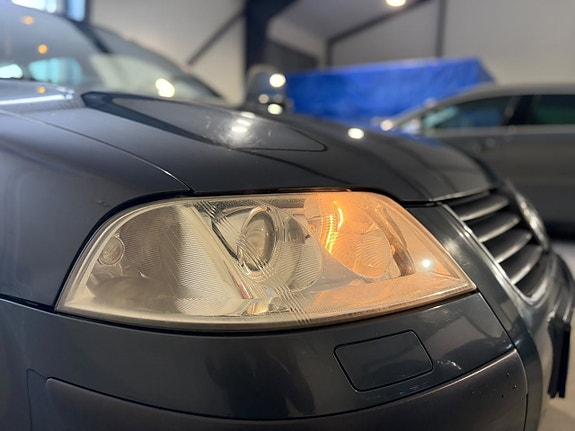 Volkswagen Passat 12 of 16