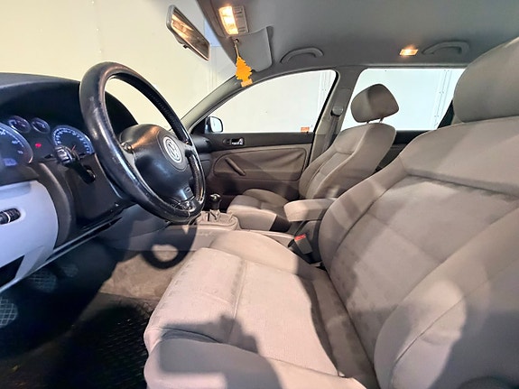Volkswagen Passat 9 of 16