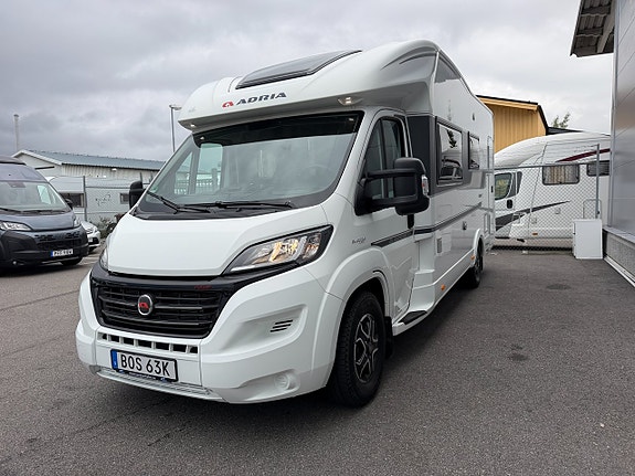 Adria MATRIX 600 DT Plus! 160HK Automat! Stor soffa & lounge! 6,99m! Stor garderob & toalett! Läderklädsel! 18 of 20