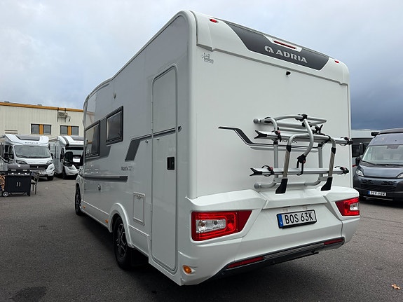 Adria MATRIX 600 DT Plus! 160HK Automat! Stor soffa & lounge! 6,99m! Stor garderob & toalett! Läderklädsel! 19 of 20