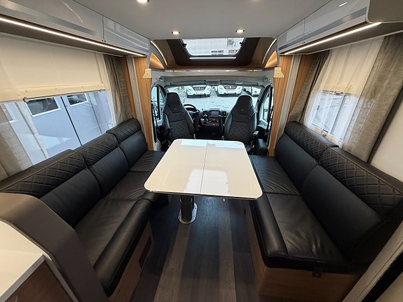 Adria MATRIX 600 DT Plus! 160HK Automat! Stor soffa & lounge! 6,99m! Stor garderob & toalett! Läderklädsel! 14 of 20