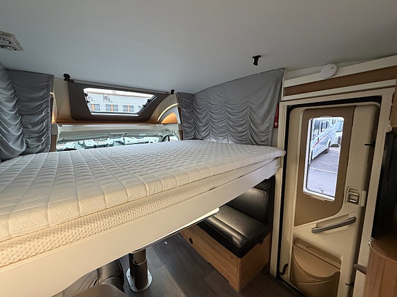 Adria MATRIX 600 DT Plus! 160HK Automat! Stor soffa & lounge! 6,99m! Stor garderob & toalett! Läderklädsel! 16 of 20