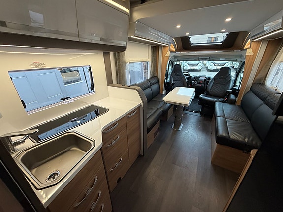 Adria MATRIX 600 DT Plus! 160HK Automat! Stor soffa & lounge! 6,99m! Stor garderob & toalett! Läderklädsel! 13 of 20