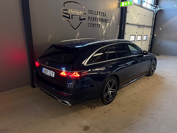 Mercedes-Benz E300 de 3 of 16