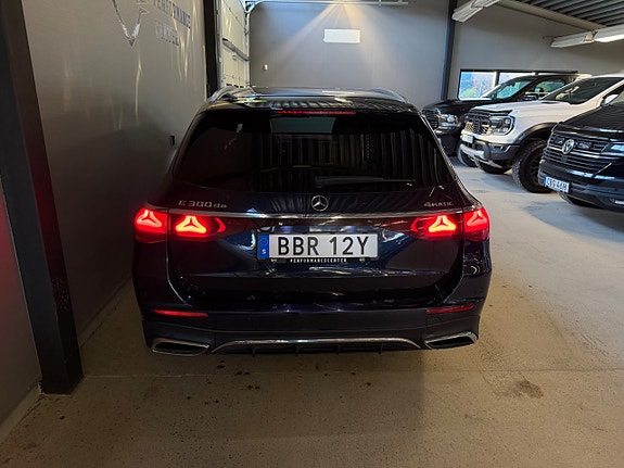 Mercedes-Benz E300 de 6 of 16