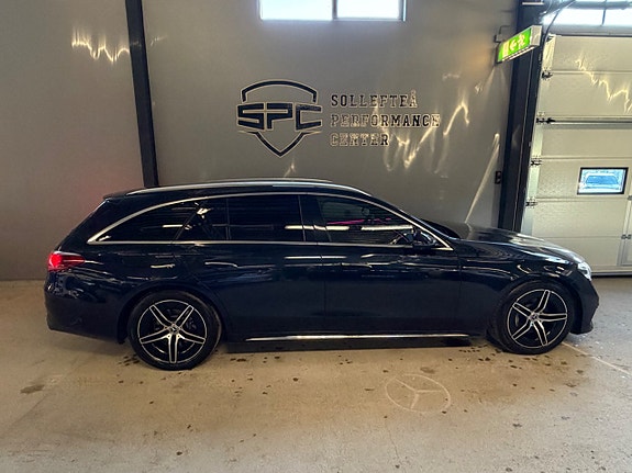 Mercedes-Benz E300 de 2 of 16