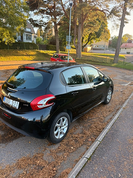 Peugeot 208 5 of 10