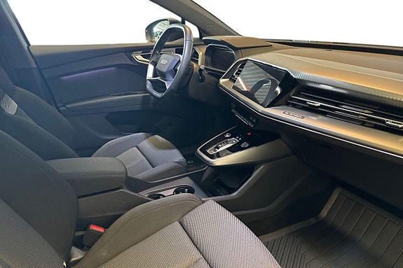 Audi Q4 e-tron 7 of 17