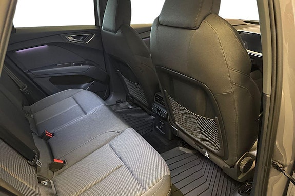 Audi Q4 e-tron 9 of 17
