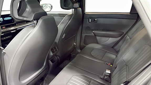 Kia Seltos 9 of 12