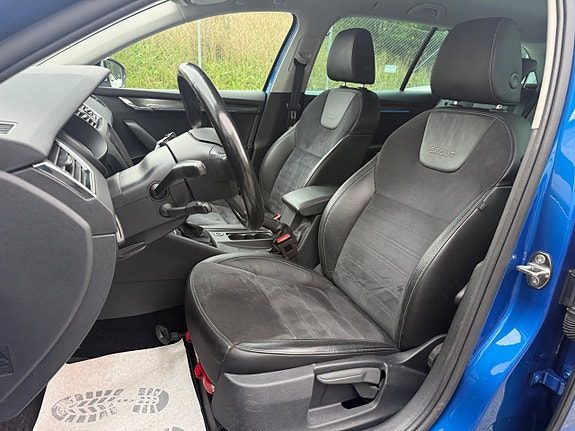 Skoda Octavia Scout 12 of 29