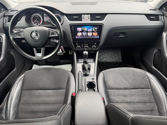 Skoda Octavia Scout 11 of 29