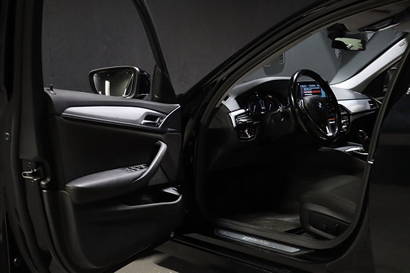 BMW 530e 10 of 25