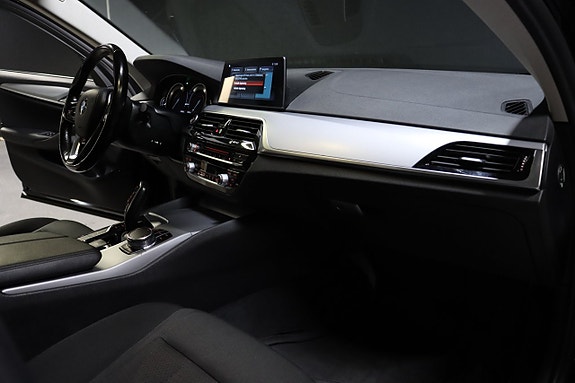 BMW 530e 15 of 25