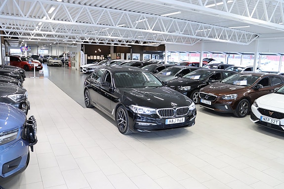 BMW 530e 3 of 25