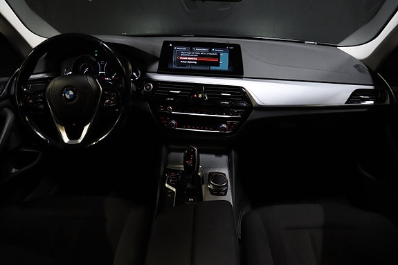 BMW 530e 17 of 25