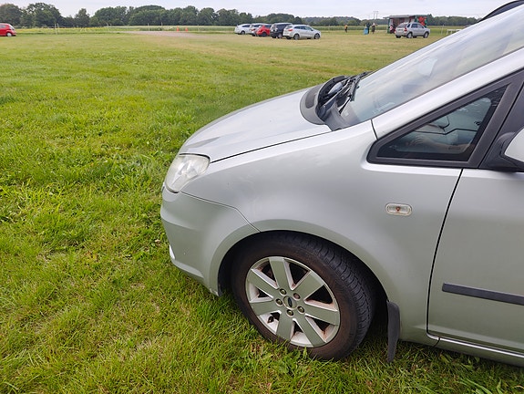 Ford C-Max 2 of 9