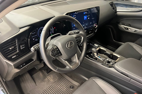 Lexus NX450h+ 28 of 30