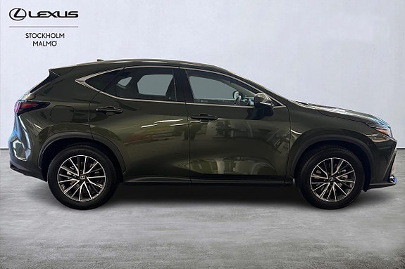 Lexus NX450h+ 16 of 30