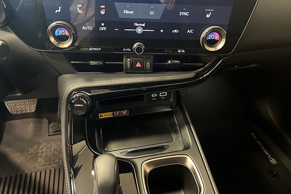 Lexus NX450h+ 25 of 30