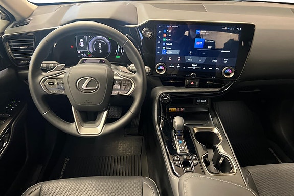 Lexus NX450h+ 8 of 30