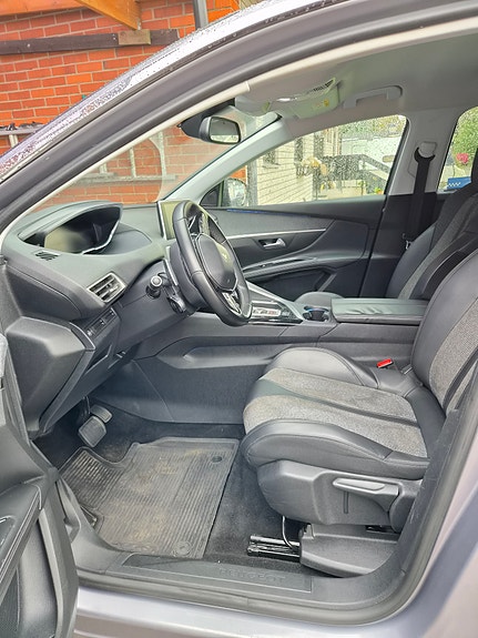 Peugeot 5008 5 of 8