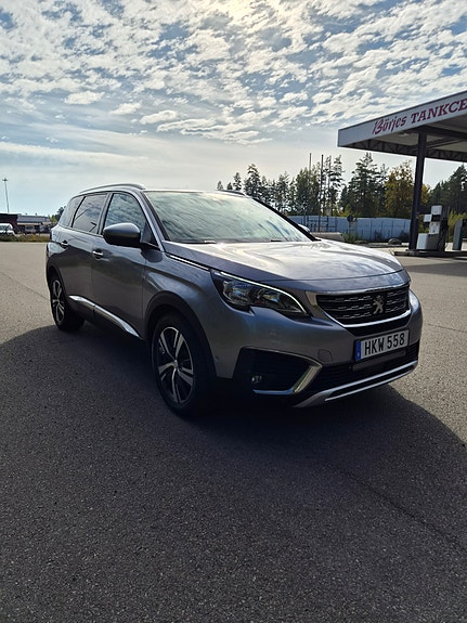 Peugeot 5008 2 of 8
