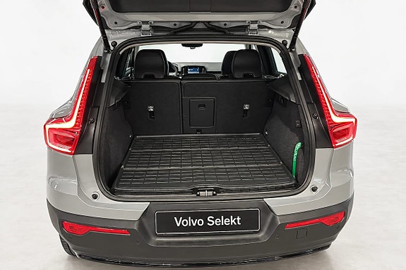 Volvo XC40 8 of 19